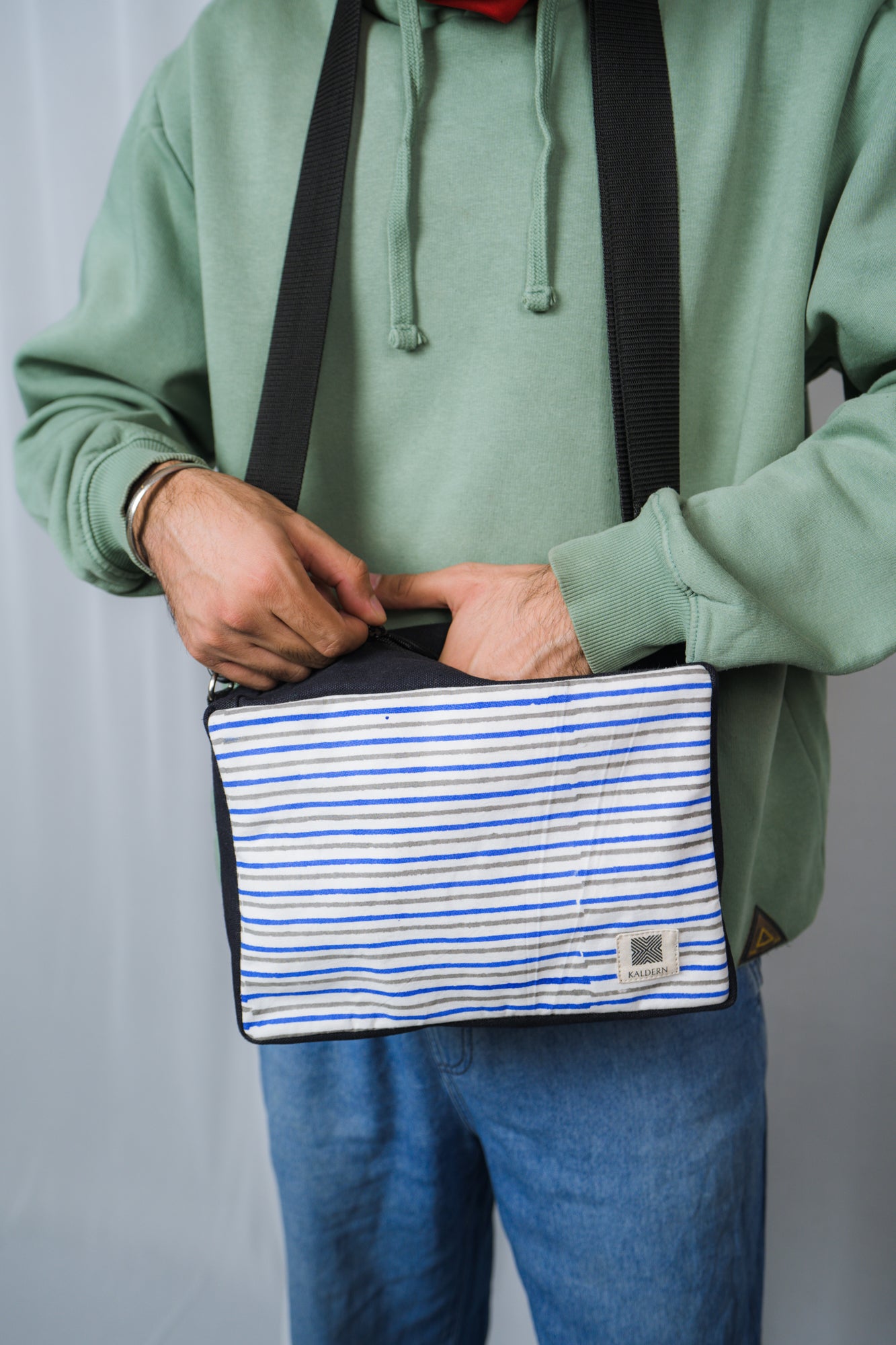 Bluedash Carton Crossbag