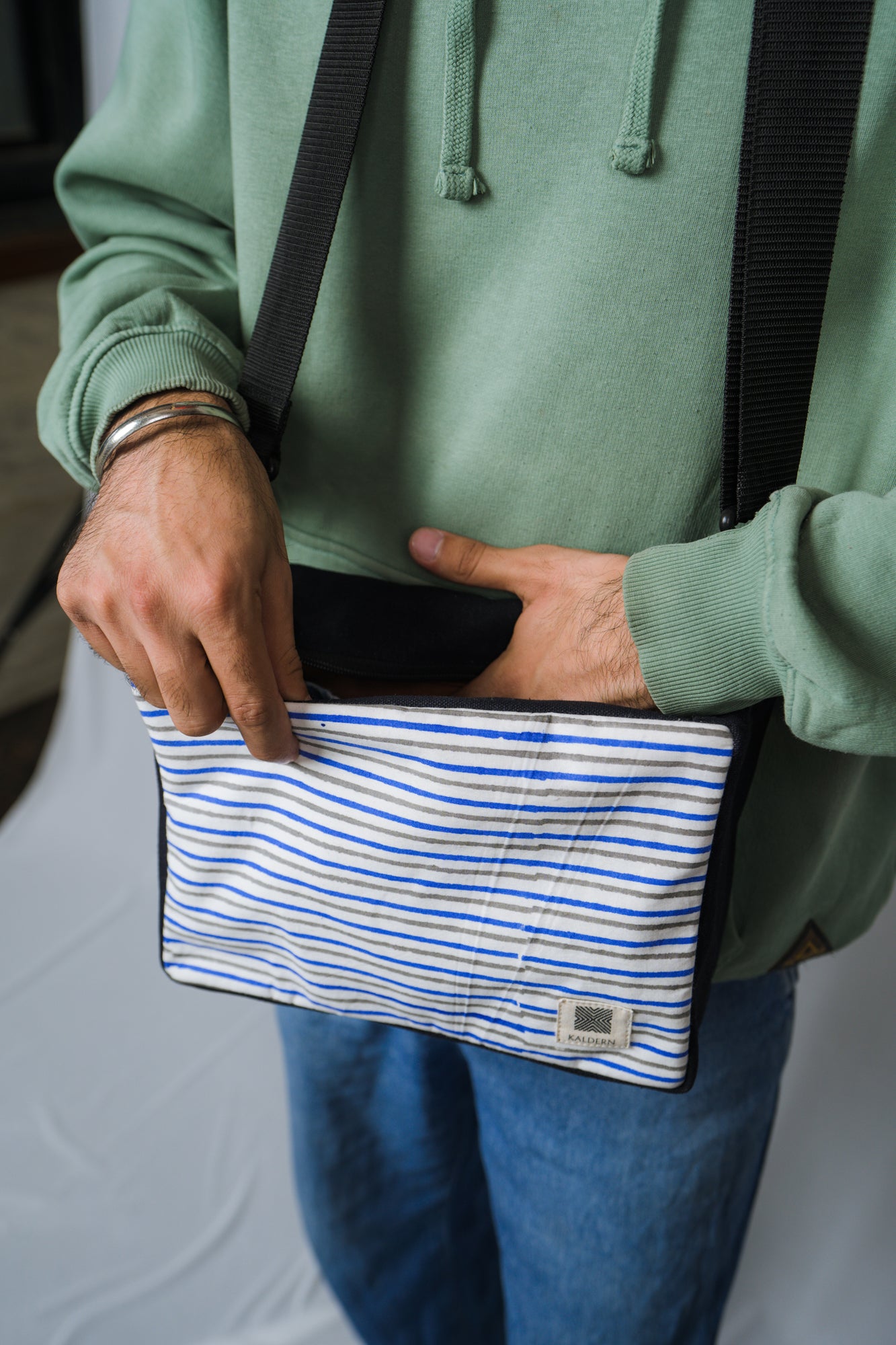 Bluedash Carton Crossbag